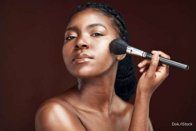 6 Fungsi Highlighter untuk Makeup Wajah, Bisa Bikin Hidung Lebih Berdimensi!