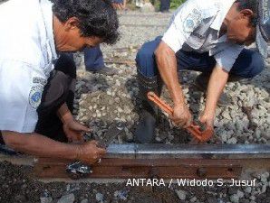 Bekerja sejak 1996, 157 karyawan Kereta Api masih berstatus kontrak