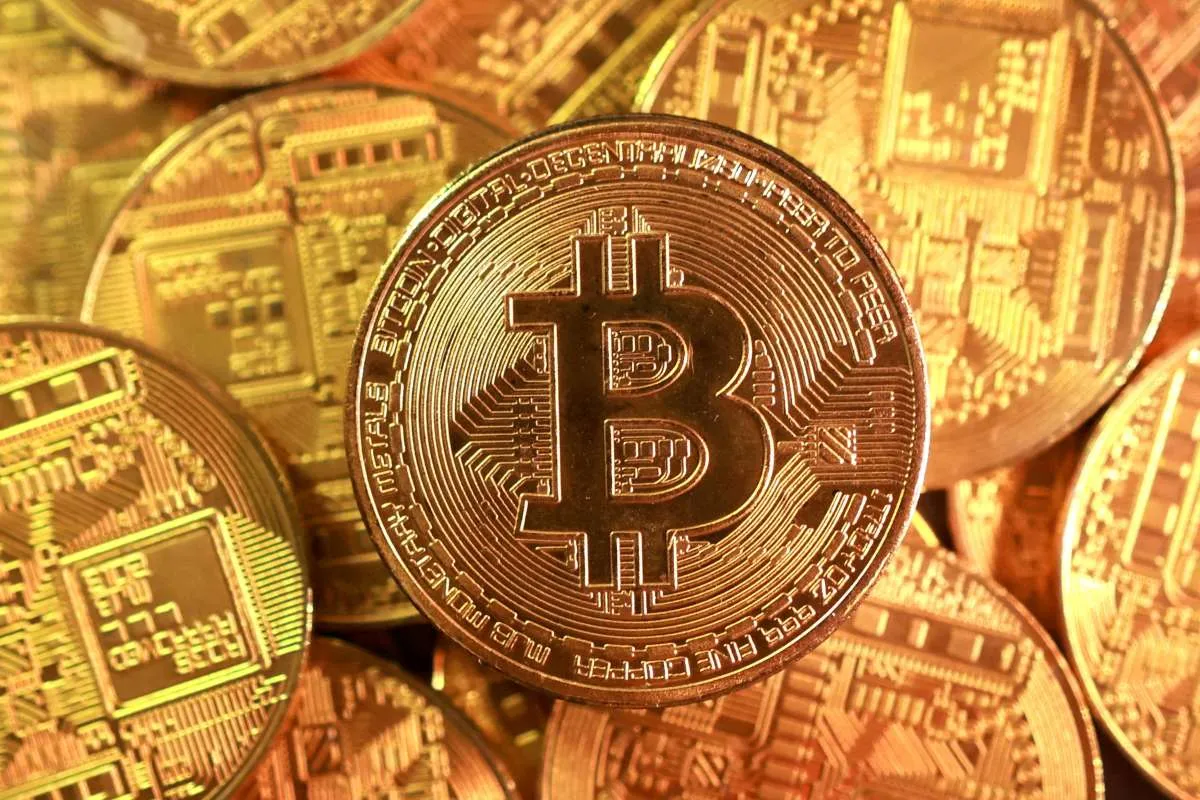 Standard Chartered Ramal Bitcoin Tembus US$100.000 Akhir 2026