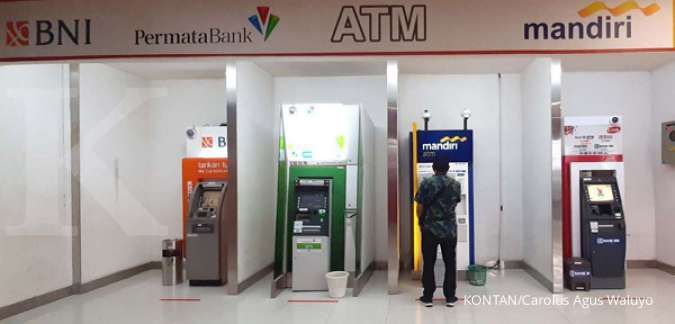 Cara mengurus kartu ATM tertelan mesin, jangan panik!