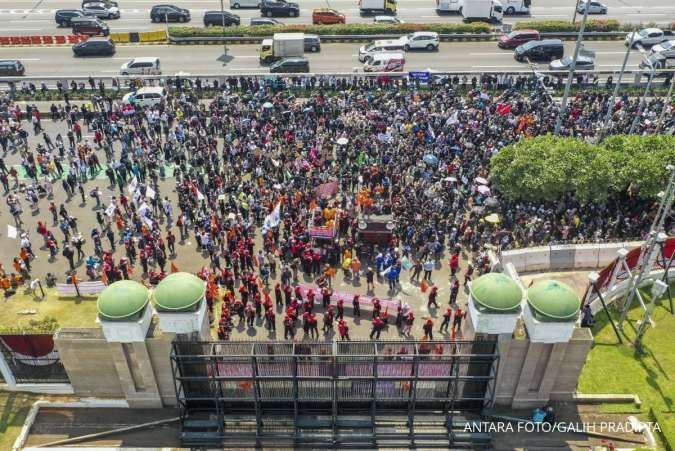 Ricuh Demo di DPR RI, Sejumlah Massa Alami Luka Saat Polisi Bubarkan Massa