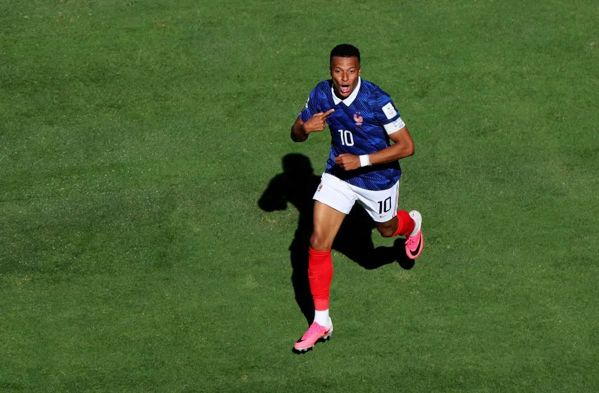 Didier Deschamps Yakin Mbappe Bisa Lampaui Messi di Piala Dunia
