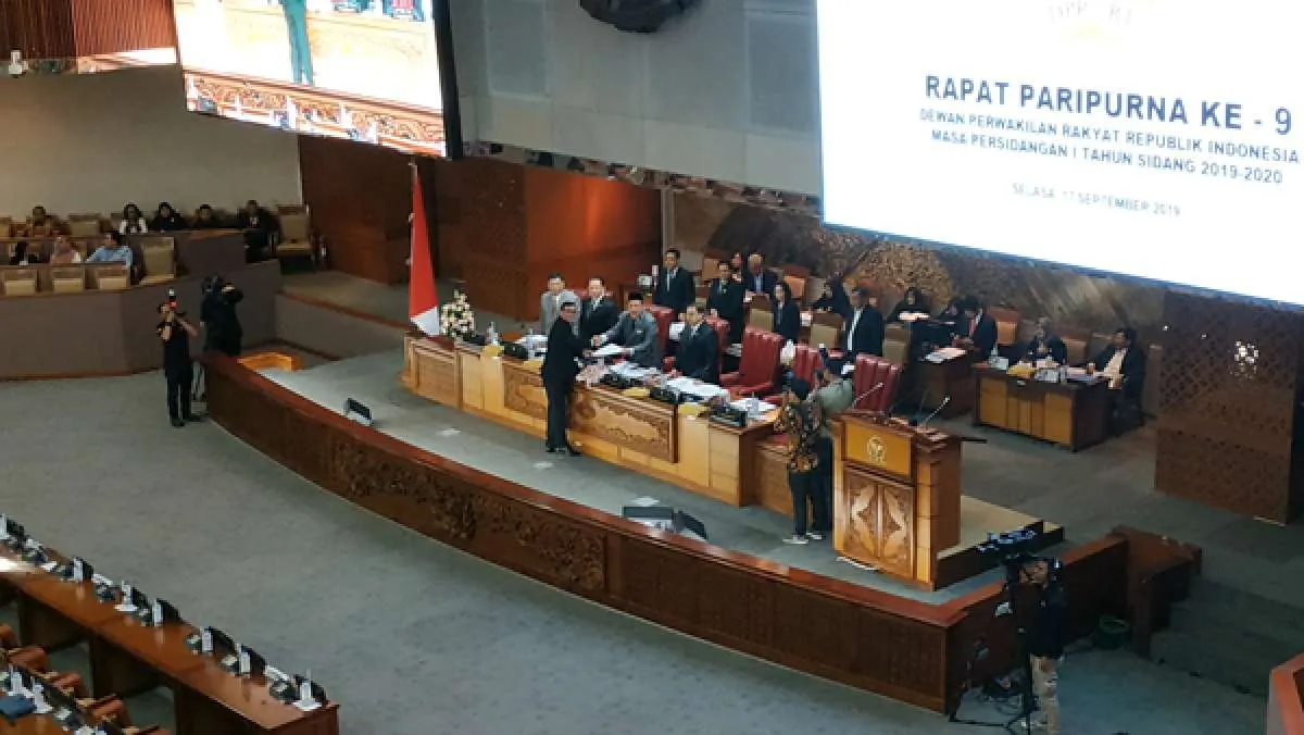 DPR periode ini masih ngotot sahkan RUU KUHP, ada apa?