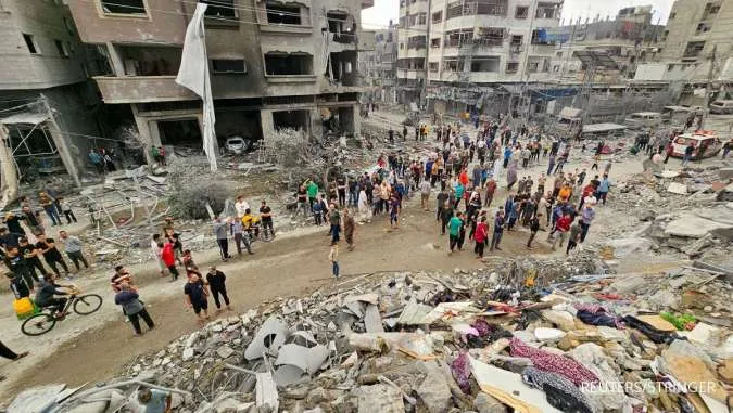 Gaza Residents Seek Shelter as Israeli Bombing Intensifies