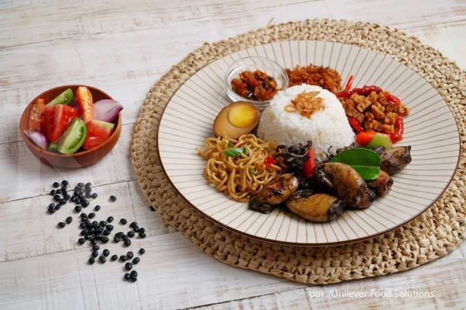 Nasi Cumi Hitam Khas Surabaya, Menu Lengkap 6 Jenis Lauk dalam 1 Porsi Piring Besar