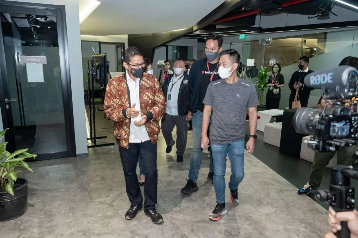 Sandiaga Uno Kunjungi Kantor Bukalapak untuk Main PUBG Bareng BTR Red Aliens Team 