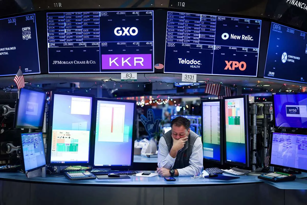 Wall Street Bervariasi: Dow dan S&P 500 Ditutup Melemah, Nasdaq Perkasa
