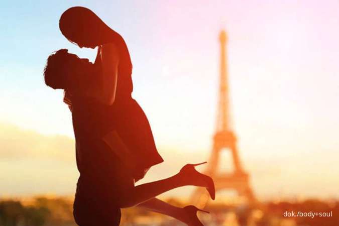 Meski Jarang Bertemu, Coba 7 Tips Tetap Romantis Bersama Pasangan di Tengah Kesibukan
