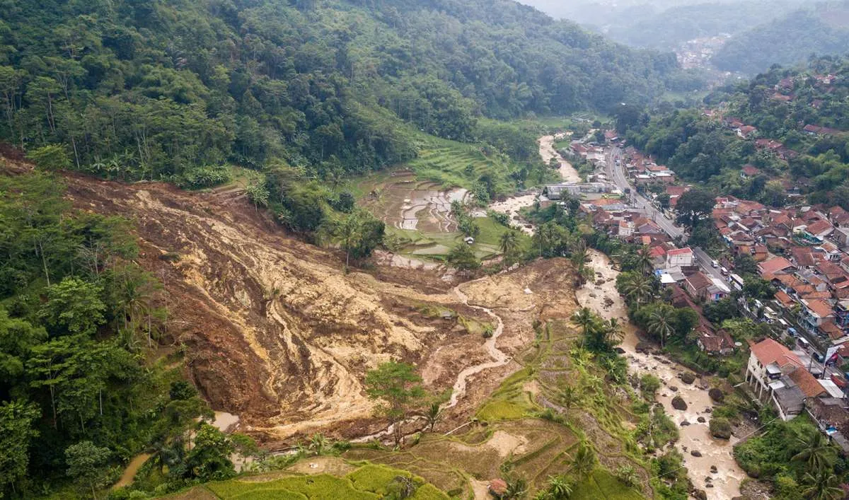 Penyaluran Hibah Rehabilitasi dan Rekonstruksi untuk Bencana Alam Capai Rp 9,713 T