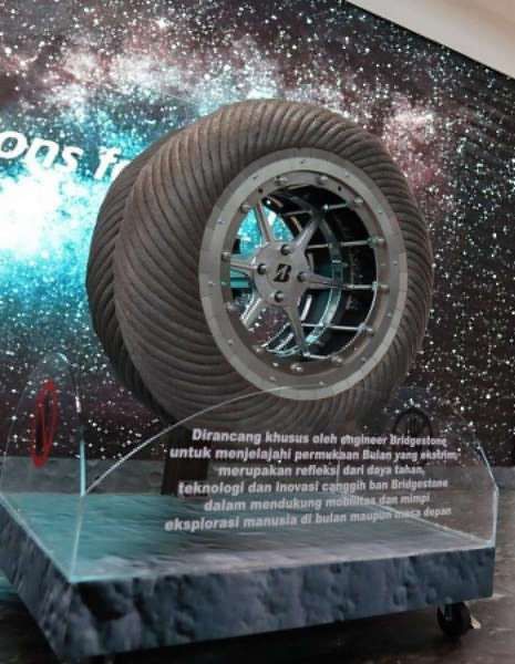 Tak Cuma Prototype Lunar Rover Tire, Intip Line Up Ban yang Dipamerkan Bridgestone