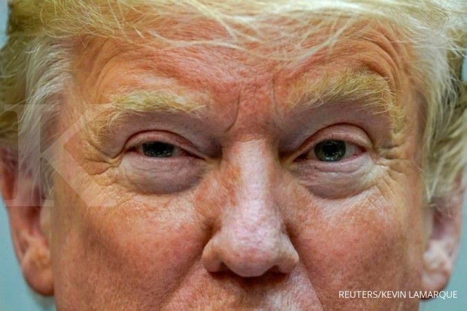 Klaim keberhasilannya dibantah, Trump sebut kepala intelijennya sendiri naif