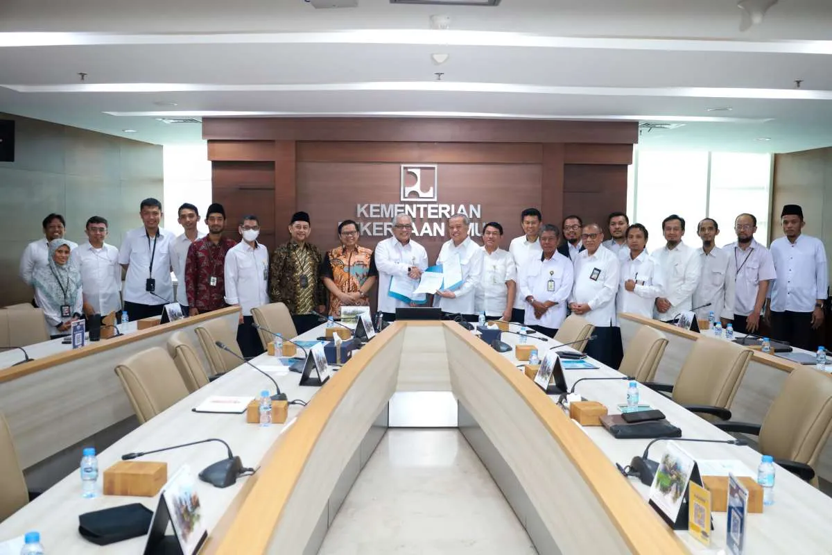 Tingkatkan Potensi Zakat, BAZNAS RI Serahkan SK UPZ Kementerian Pekerjaan Umum