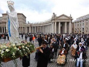 Berdoa sembari memanjakan mata