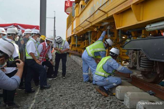 Rel Kereta Cepat Jakarta-Bandung Mulai Dipasang