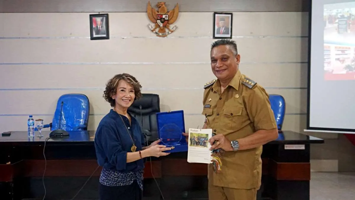 Pendopo Gandeng Didiet Maulana Berikan Pelatihan kepada Komunitas Tenun Adat Sikka