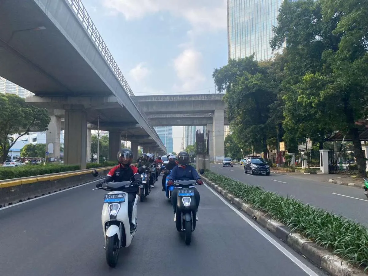 Komunitas Motor Honda Rolling City Sambil Berdonasi