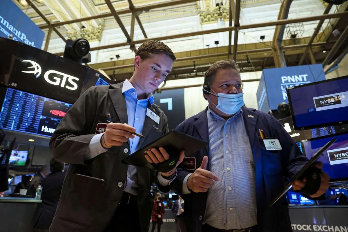 Wall Street Ambruk, Dow Jones, S&P 500 dan Nasdaq Ditutup Anjlok Lebih dari 2,5%