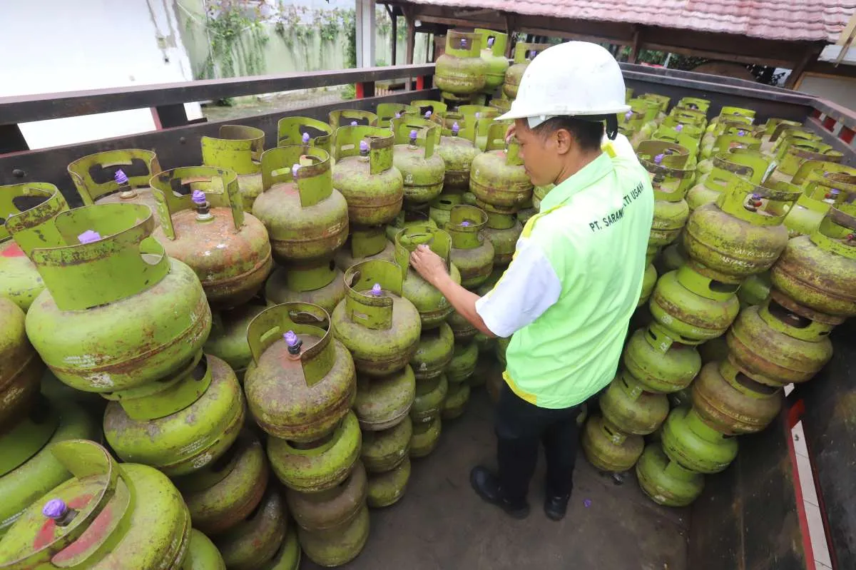 Pembelian LPG 3 Kg Pakai KTP, Ekonom: Banyak Warga Miskin Belum Punya KTP