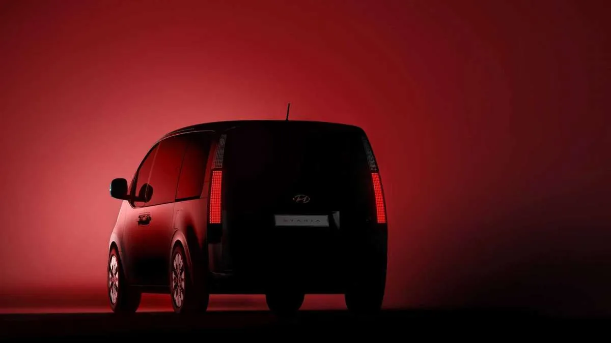 Intip teaser mobil Hyundai Staria, MPV terbaru berdesain futuristik