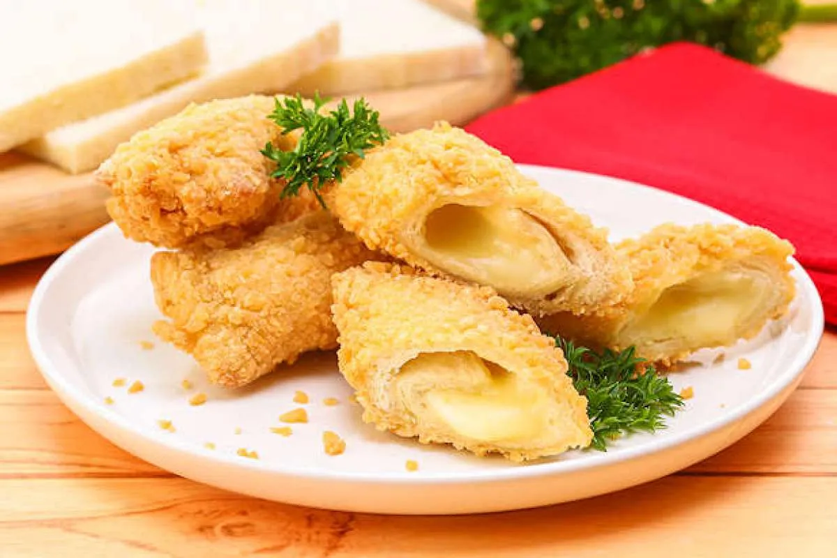 Tidak Perlu Beli Roti Lagi, Coba Resep Roti Goreng Isi Mozzarella yang Super Meleleh