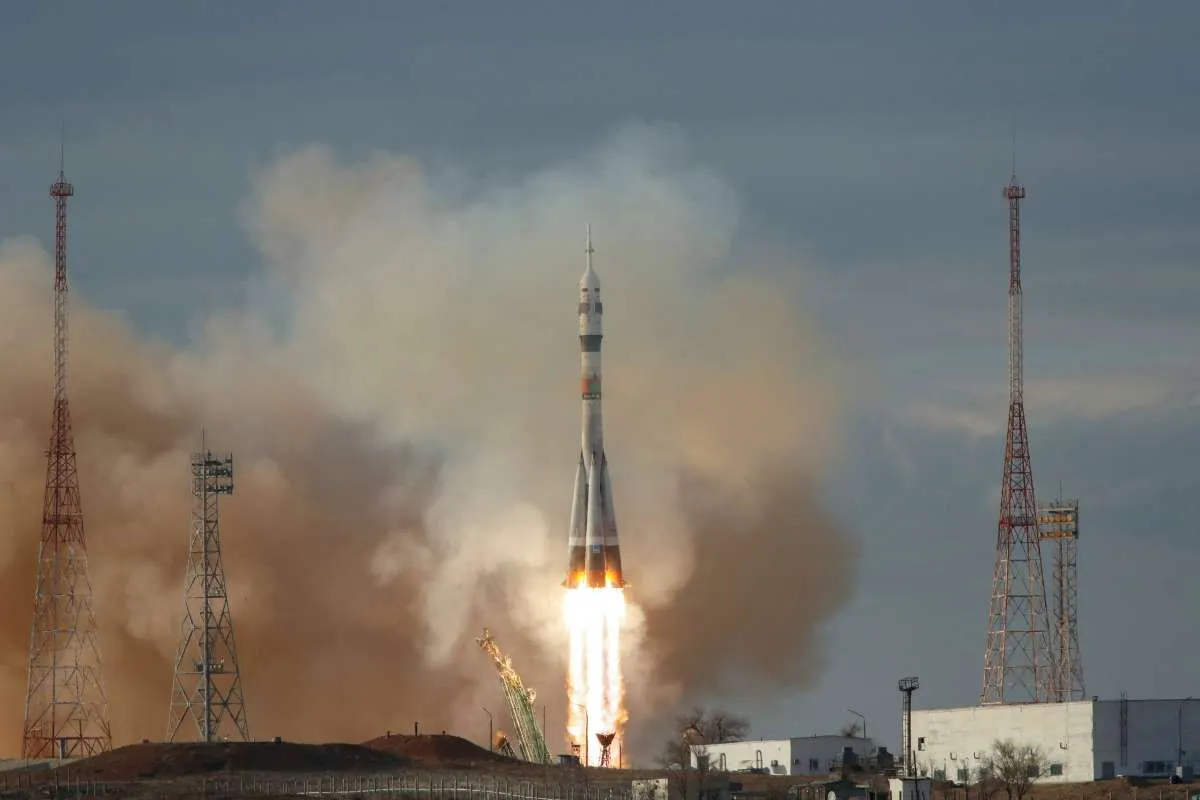 Rekor! Rusia Luncurkan Roket Soyuz dengan 53 satelit, Termasuk 2 Punya Iran​