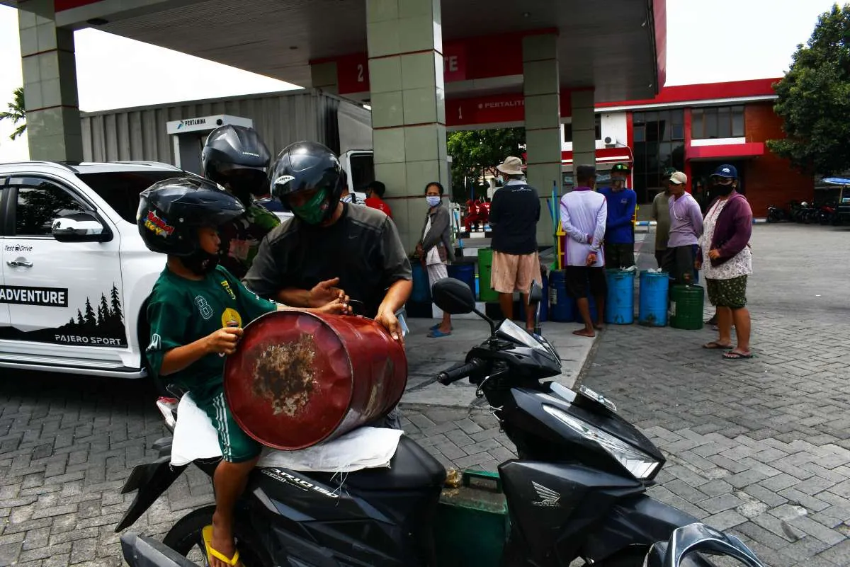 Kelangkaan solar di sejumlah SPBU, Pertamina turunkan harga BBM ini Oktober 2021