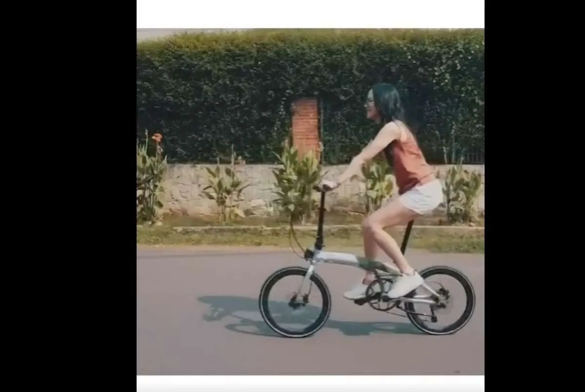 Bukan sepeda Brompton, inilah sepeda pilihan Sophia Latjuba untuk selamatkan bumi