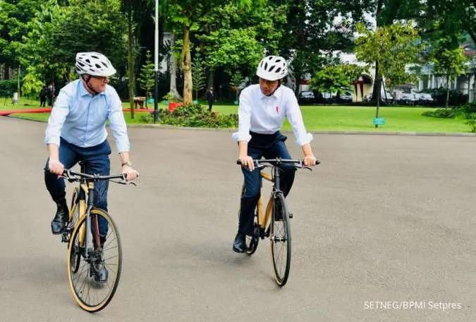 Presiden bersepeda bersama PM Australia Anthony Albanese 