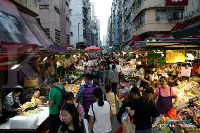 Hong Kong leader says expects city to record negative growth in 2019