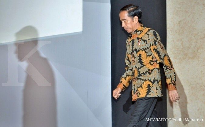 Jokowi blusukan ke E-Walk Balikpapan, beli sandal