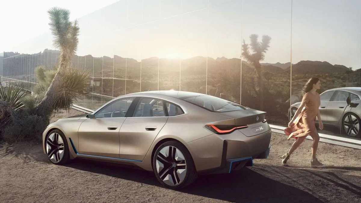 Mobil listrik BMW i4 M bakal meluncur tahun depan, begini tampangnya
