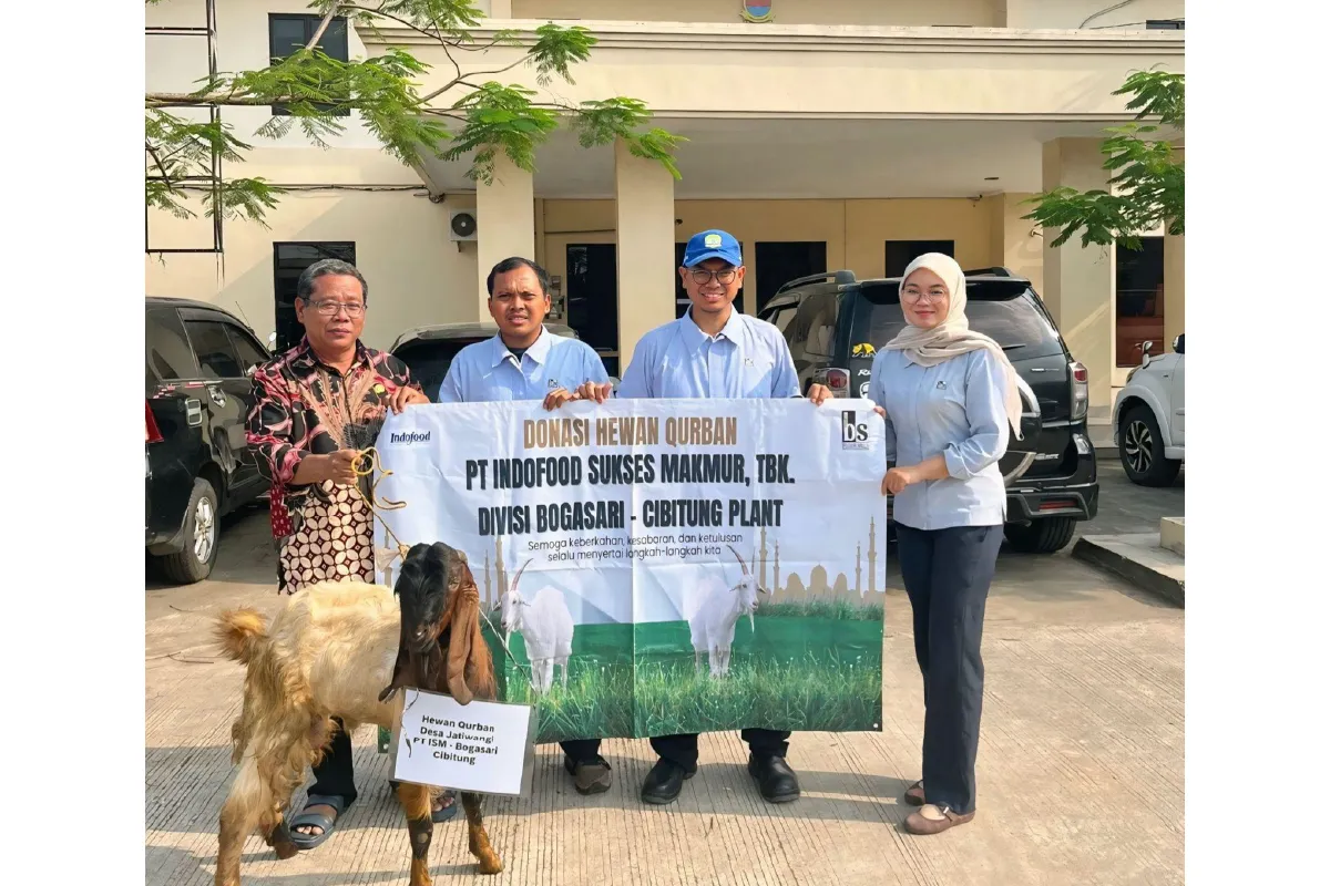 Bogasari Bagikan 66 Hewan Kurban di Idul Adha 1446 H