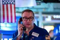Wall Street: S&P 500 dan Nasdaq Turun, Aksi Jual Saham Semikonduktor Berlanjut