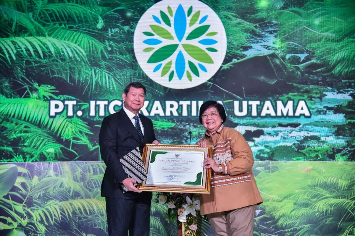 Menteri LHK Beri Penghargaan PT ITCI Kartika Utama atas Kontribusi terhadap NDC