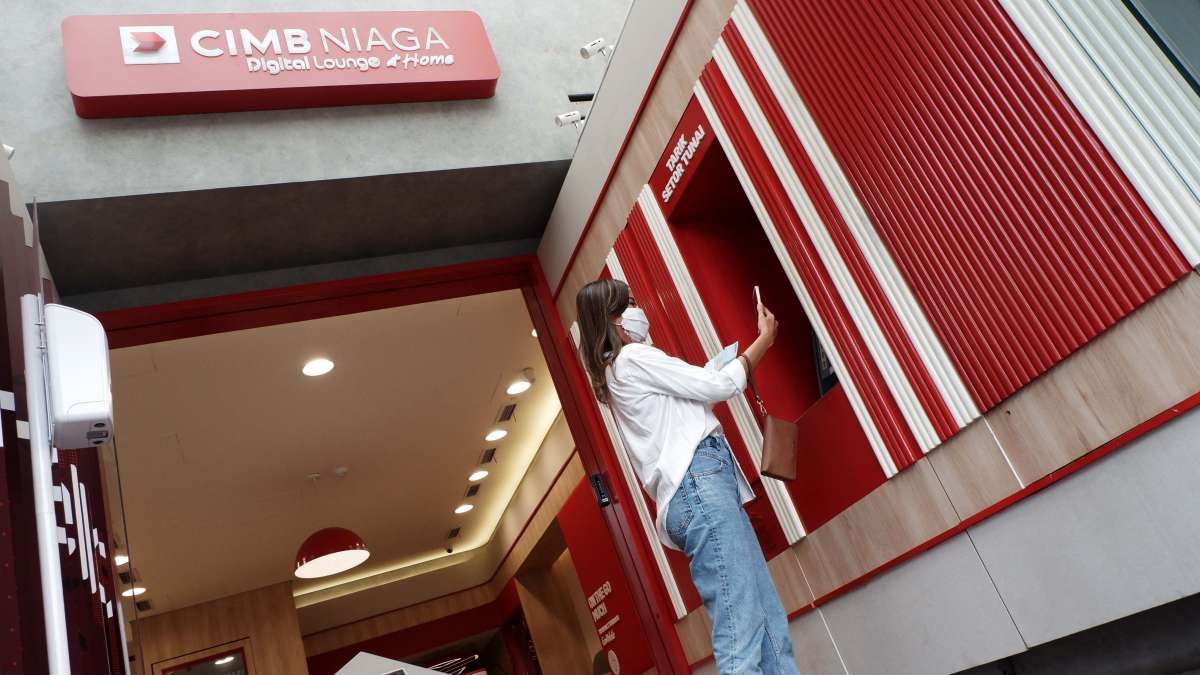 Akses layanan perbankan Digital Lounge At Home