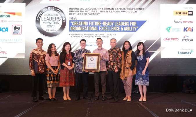 BCA Raih Indonesia Best Company in Creating Leaders from Within 2023