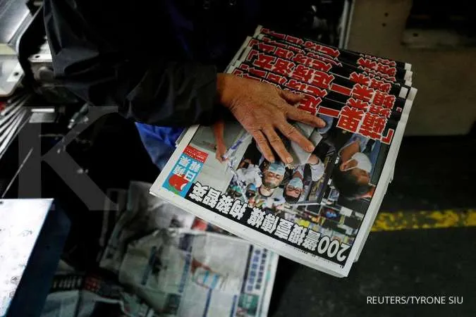 Hong Kong police arrest former editor in chief of Apple Daily