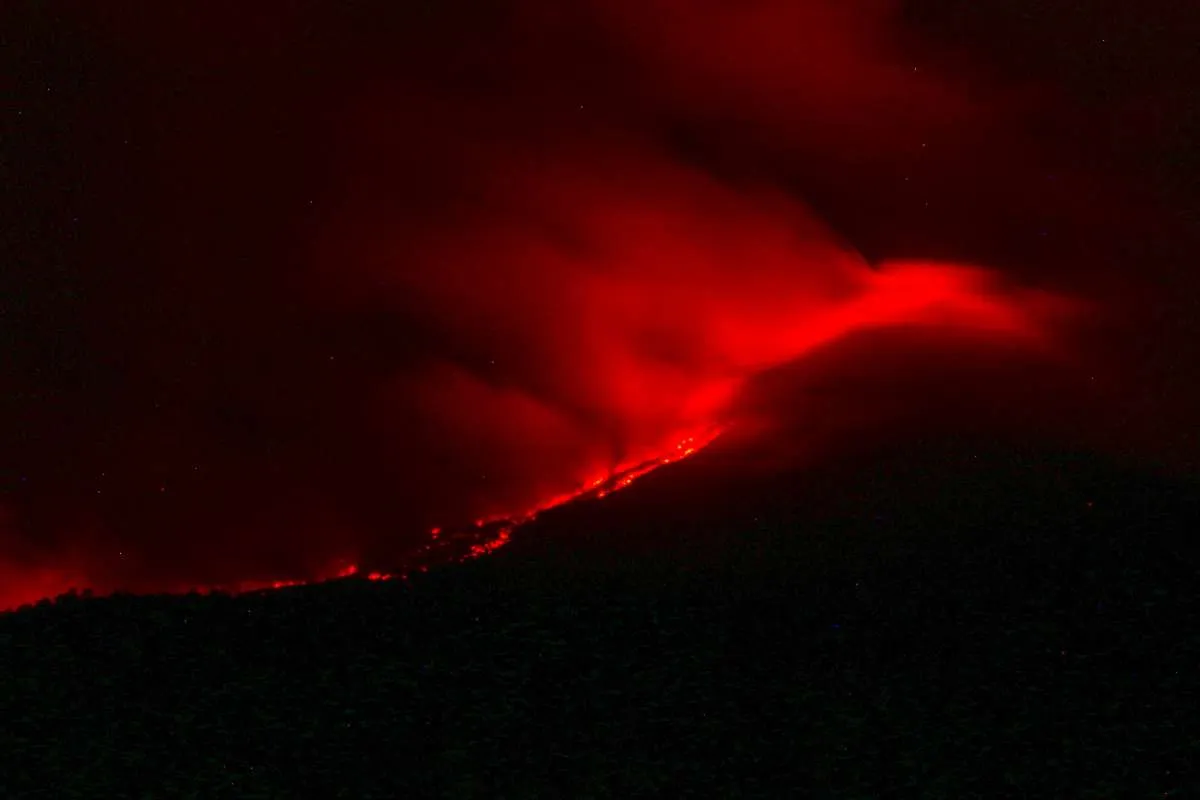 Gunung Lewotobi Laki-Laki Kembali Meletus Disertai Lontaran Lava Pijar