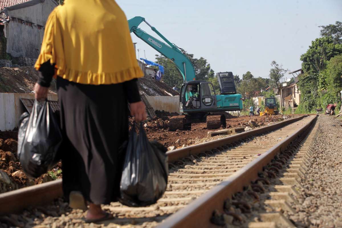 Proyek double track rel kereta api Bogor-Sukabumi