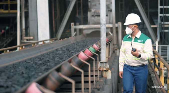 IHSG Merah tapi Saham AADI Justru Melejit 6,25%! Ini Pemicunya