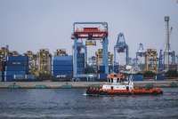 Ekonom Bank Mandiri Prediksi Surplus Perdagangan Juli Menyempit Jadi US$ 2,52 Miliar