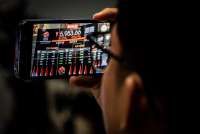 Lo Kheng Hong Punya 1%, Investor Receh Perlu Beli / Jual Saham Blue Chip Ini?