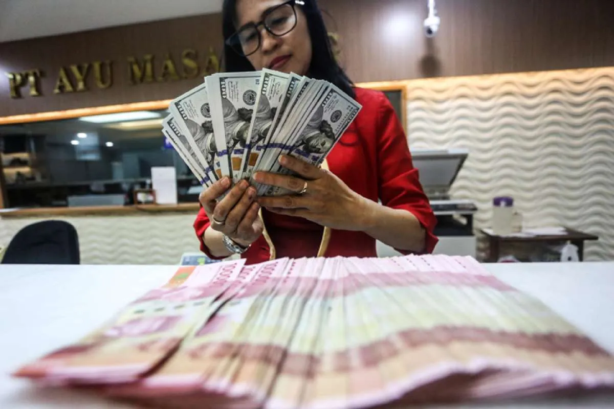 Ambles, Rupiah Spot Ditutup Melemah ke Rp 15.510 Per Dolar AS Pada Hari Ini (30/11)