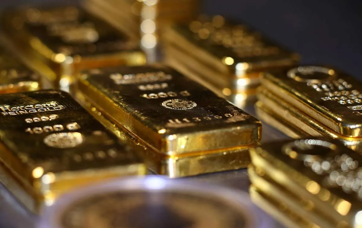 Harga Emas Melemah Usai Rekor, Perak Turut Terkoreksi dari Puncaknya