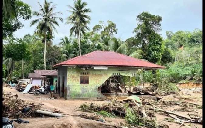 Tapanuli Tengah Sudah 6 Hari Terisolasi, Korban Banjir Krisis Makanan dan Air Bersih