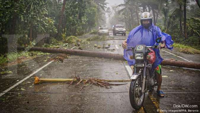 Topan paling kencang di dunia melewati Filipina hari ini, jutaan warga dievakuasi