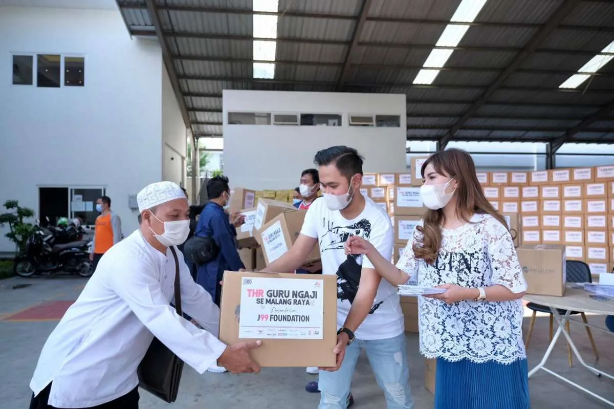 J99 Foundation salurkan THR terhadap 500 guru ngaji di Kota Malang
