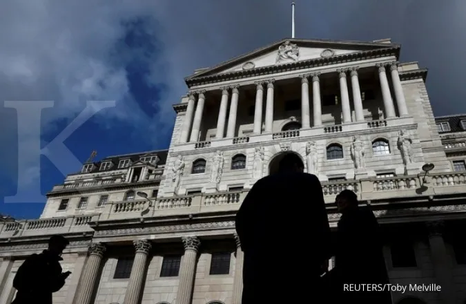 Bank of England Cuts Rates From 16-Year High, Careful on Future Moves