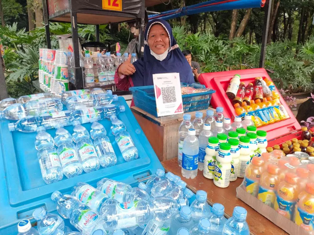 Ini Sosok Nur Hidayati, Pedagang Minuman di GBK Yang Jadikan 8 Anaknya Sarjana