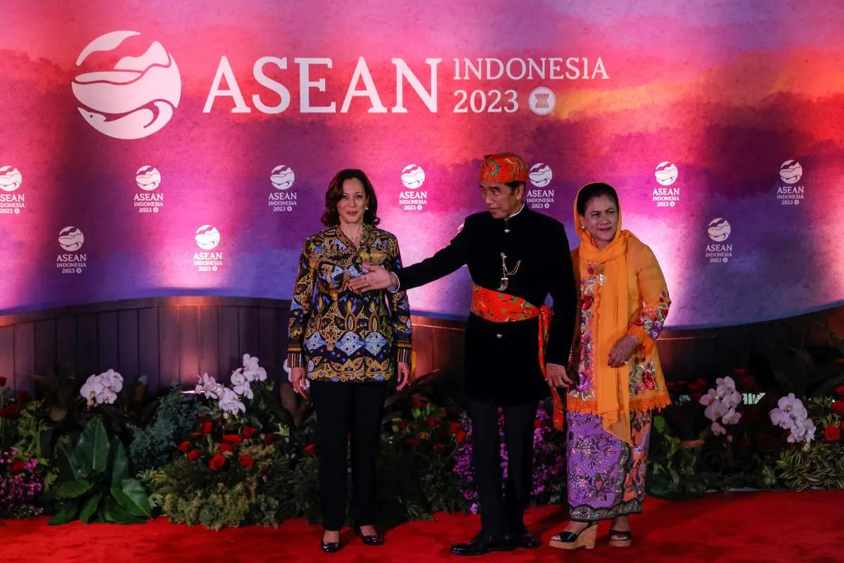 Berbaju Adat Betawi, Presiden dan Ibu Iriana Gelar Gala Dinner KTT Ke-43 ASEAN